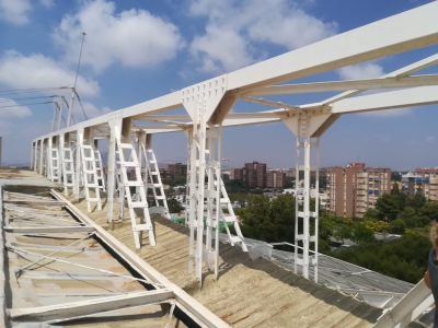 La empresa Viales comienza las obras de Rahabilitacion de cubiertas en el Centro de Tecnificacion Deprotiva de Alicante