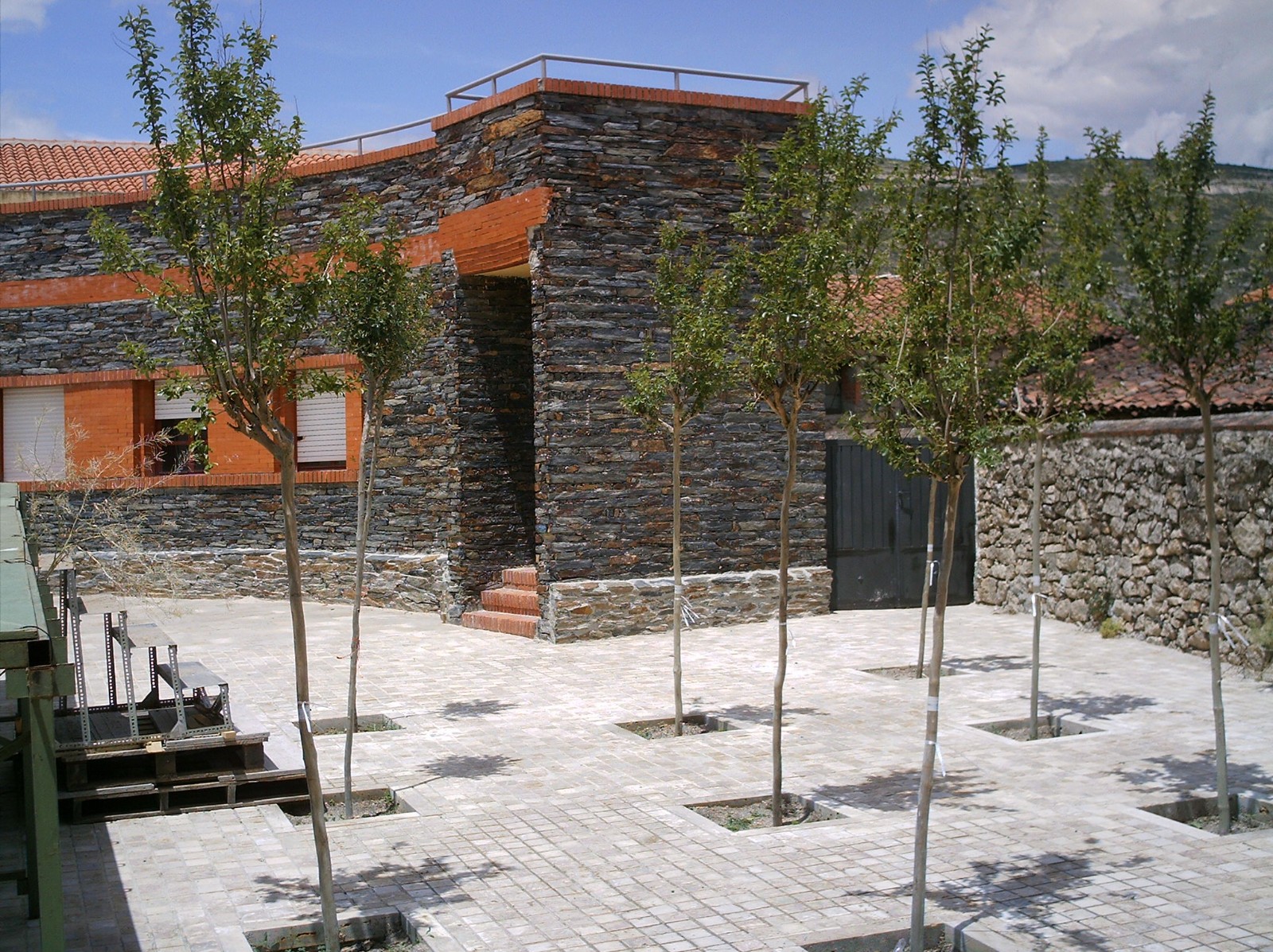 Proyecto de ejecución para la creación, dotación, mejora y modernización de espacios productivos e instalaciones en San Lorenzo de la Parrilla (Cuenca)